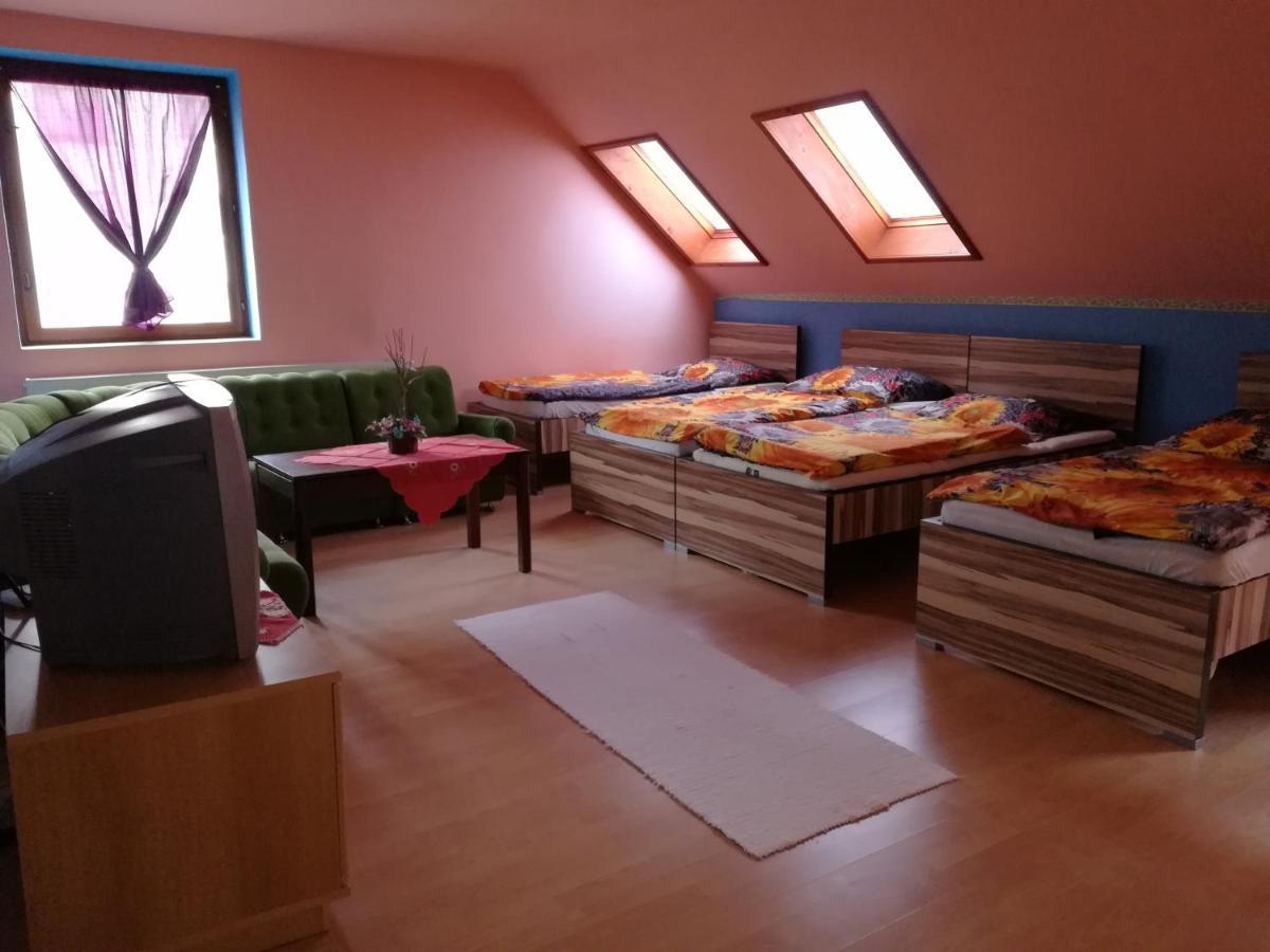 Ubytovanie Emily Dunajská Streda Esterno foto