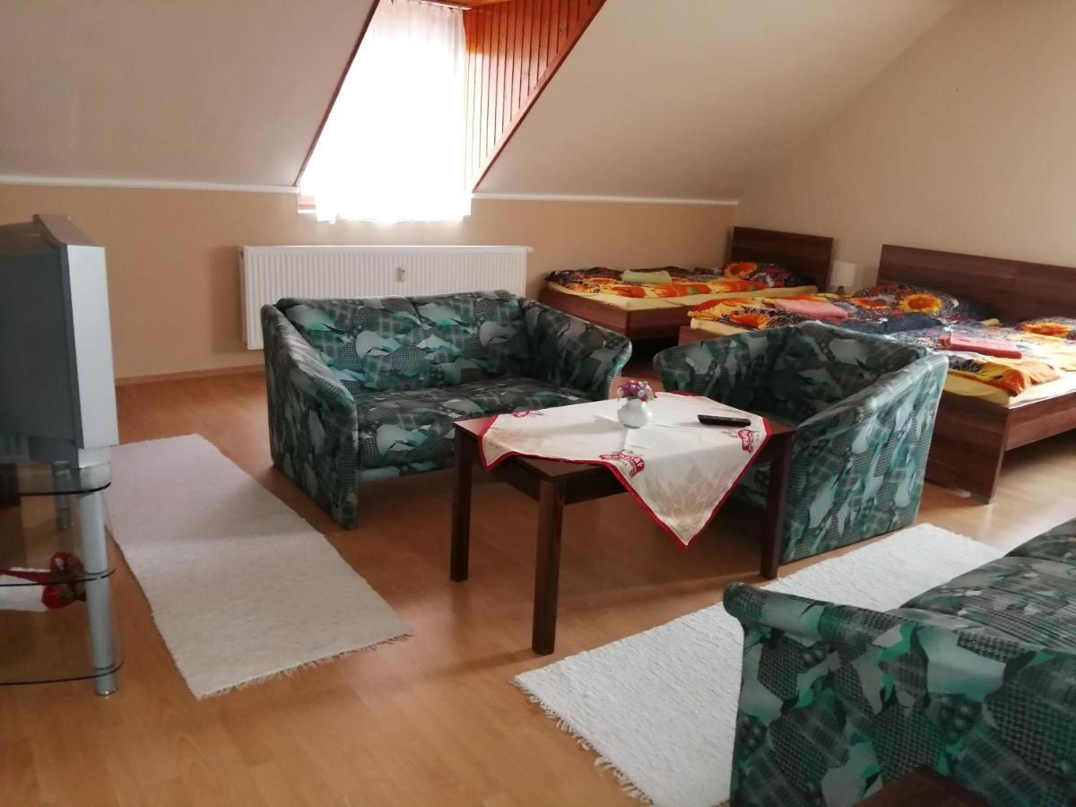 Ubytovanie Emily Dunajská Streda Esterno foto