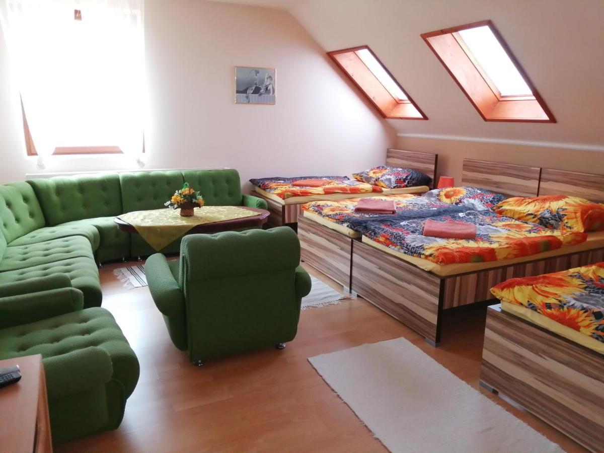 Ubytovanie Emily Dunajská Streda Esterno foto